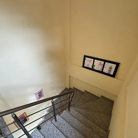 3 Bedroom In Apartment *