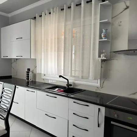 דירה 3 Bedroom In