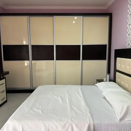 3 Bedroom In דירה *