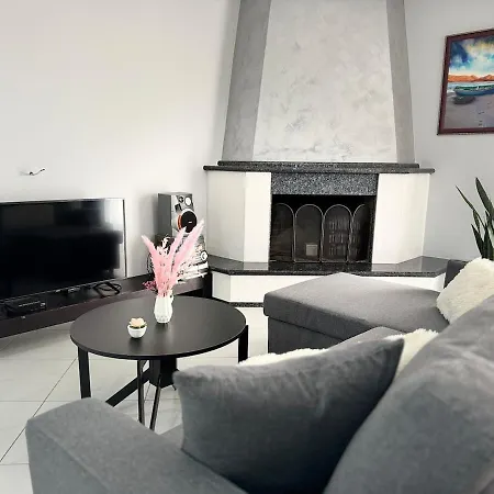 דירה 3 Bedroom In