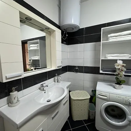 דירה 3 Bedroom In *